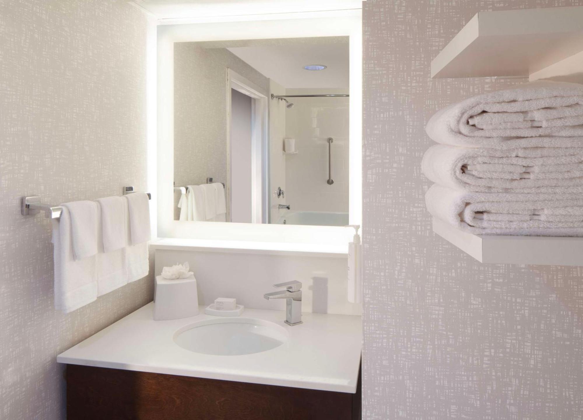 Hapeville Hampton Inn & Suites-Atlanta Airport North-I-85 מראה חיצוני תמונה